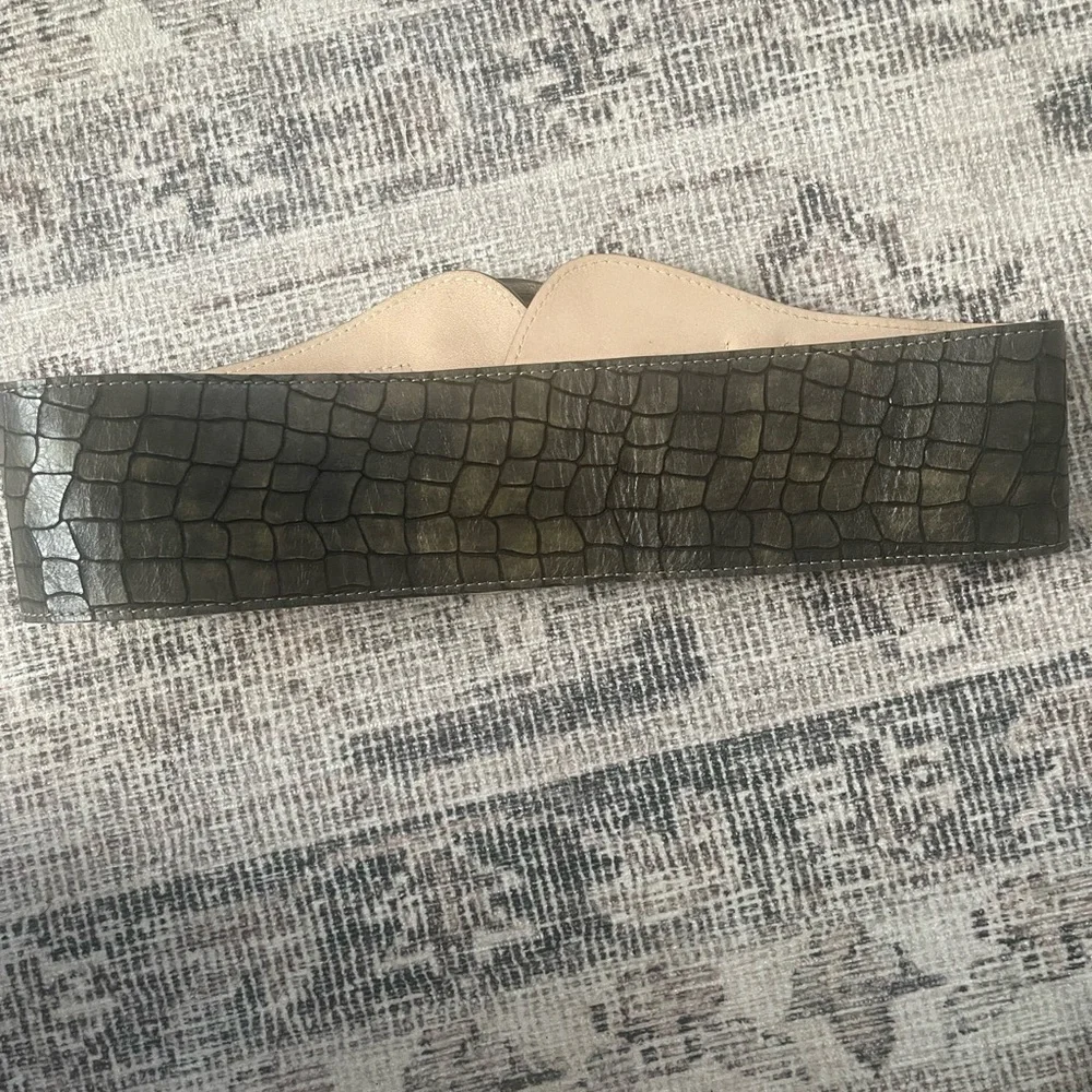 Y2K Unbranded Wide Olive genuine leather Crocodile Pattern Belt size S